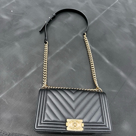 Caviar Chevron Quilted Medium Boy Flap Black - Picture 12 of 12